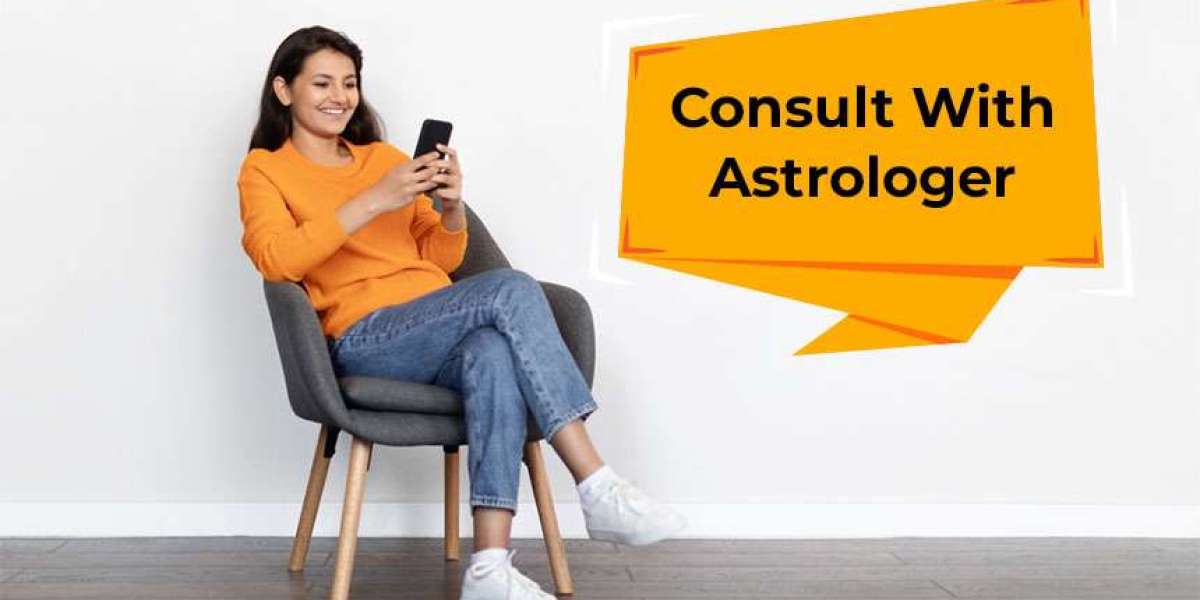 Why Choose Our Online Astrology Chat Service?