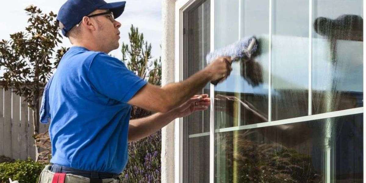 Unlock the Secrets to Spotless Windows with These Pro Cleaning Techniques!