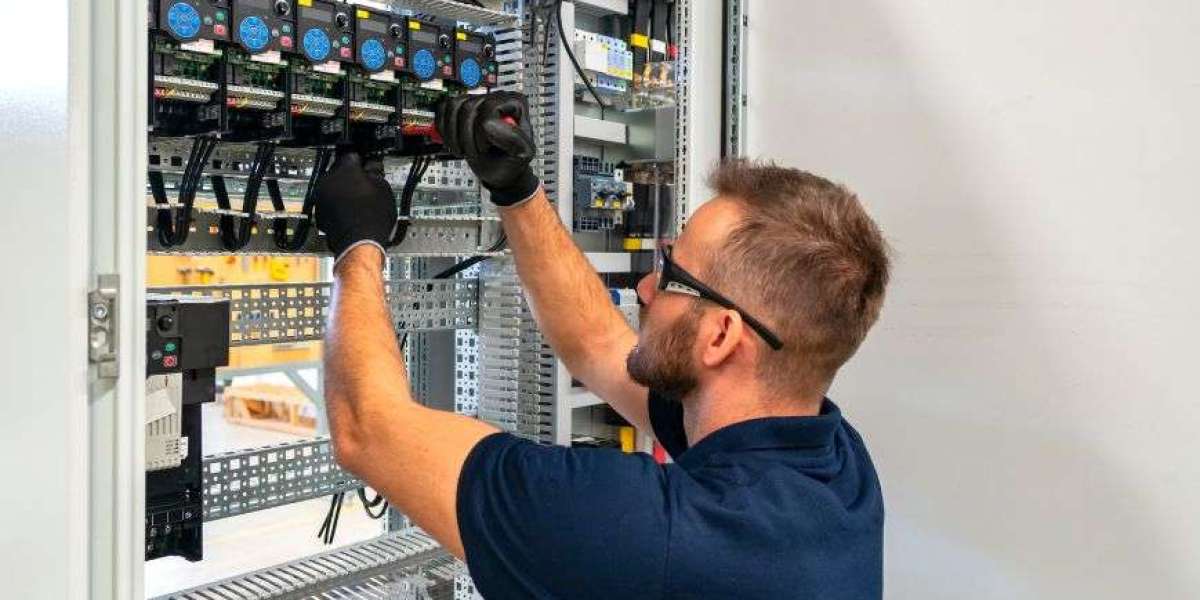 UEE30820 – Certificate III in Electrotechnology Electrician: Your Pathway to a Career as a Qualified