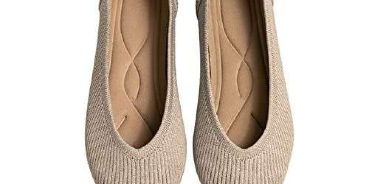 Chic and Comfortable: Women's Dressy Flats