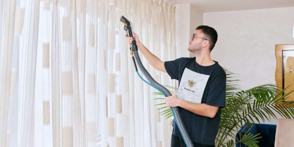 Why Choose a Drapery Cleaning Service Brooklyn for Spotless Curtains?