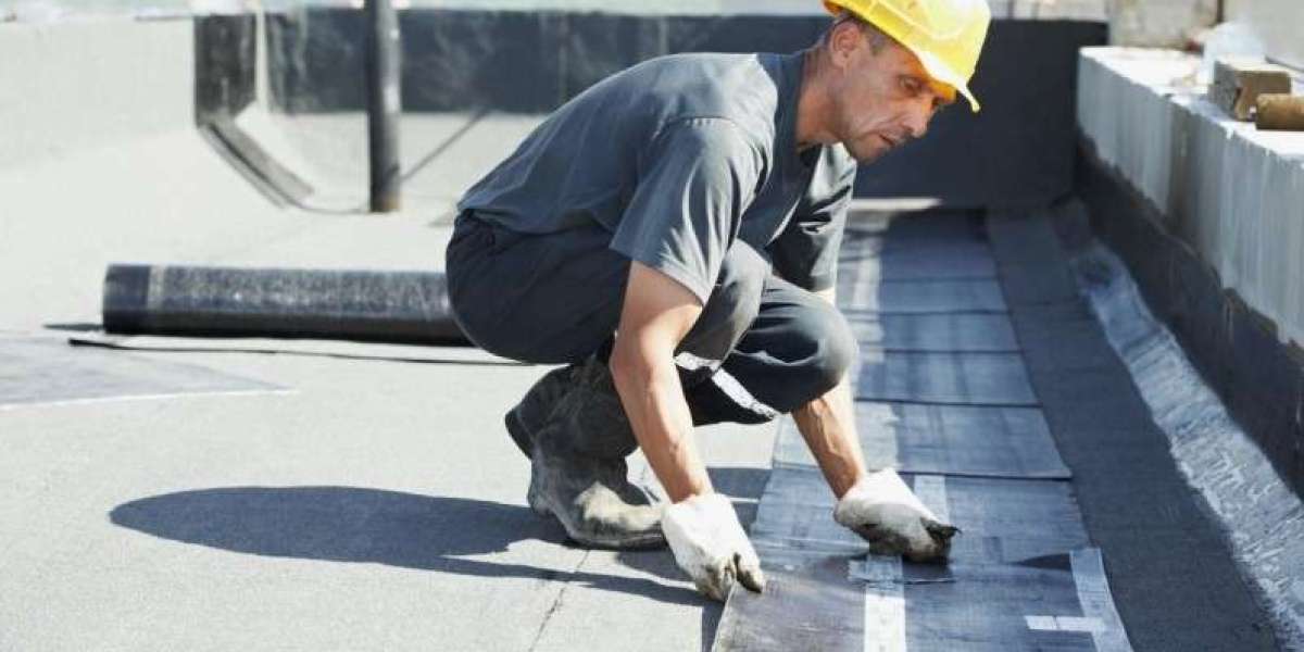 Flat Roofing Specialist vs. General Roofer: Who Should You Hire?