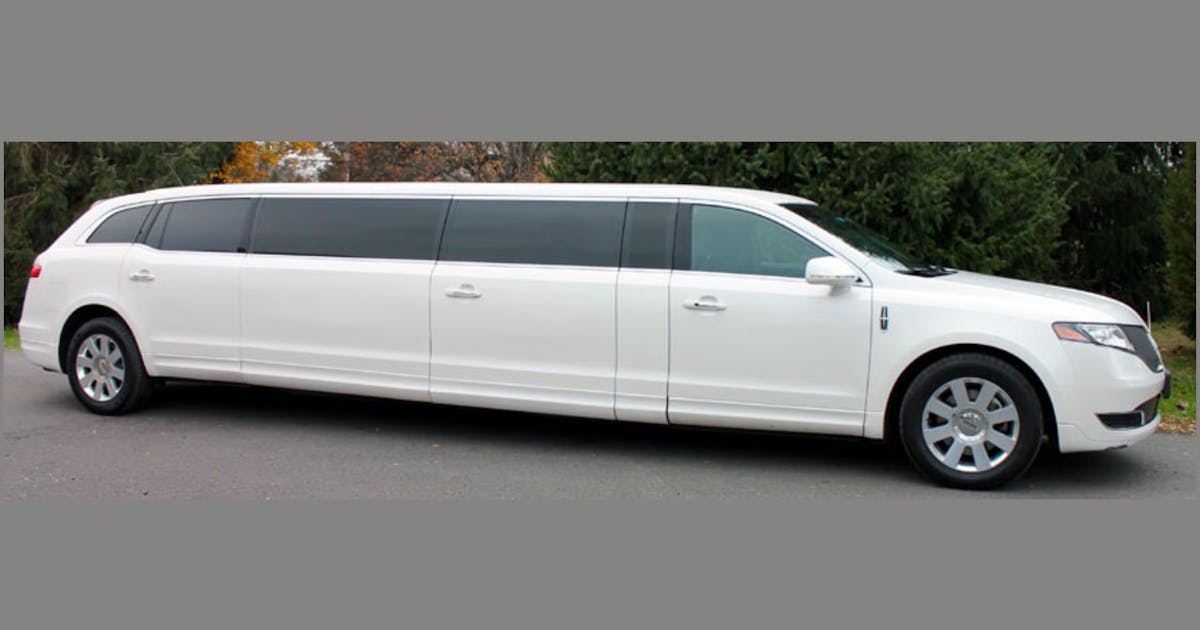 What Makes a Prom Limo Service the Ultimate Way to Celebrate Your Big Night?