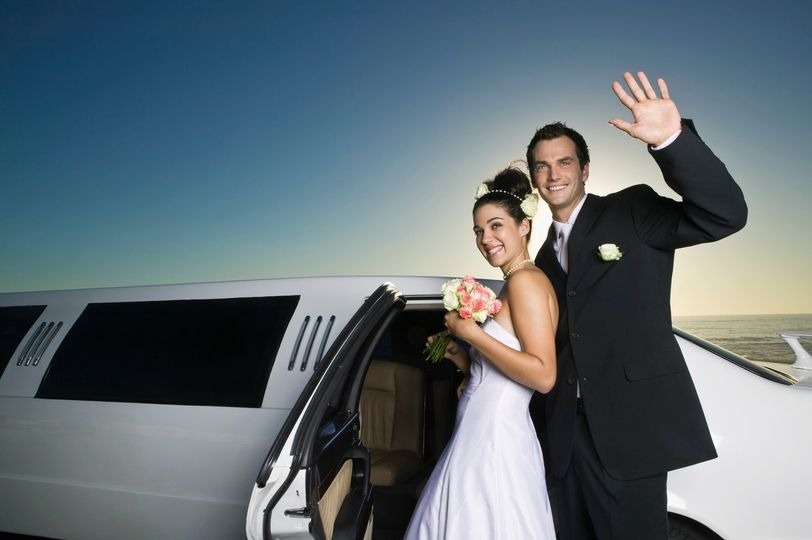 How a Wedding Limo Service Adds Glamour to Your Wedding Experience | Vipon