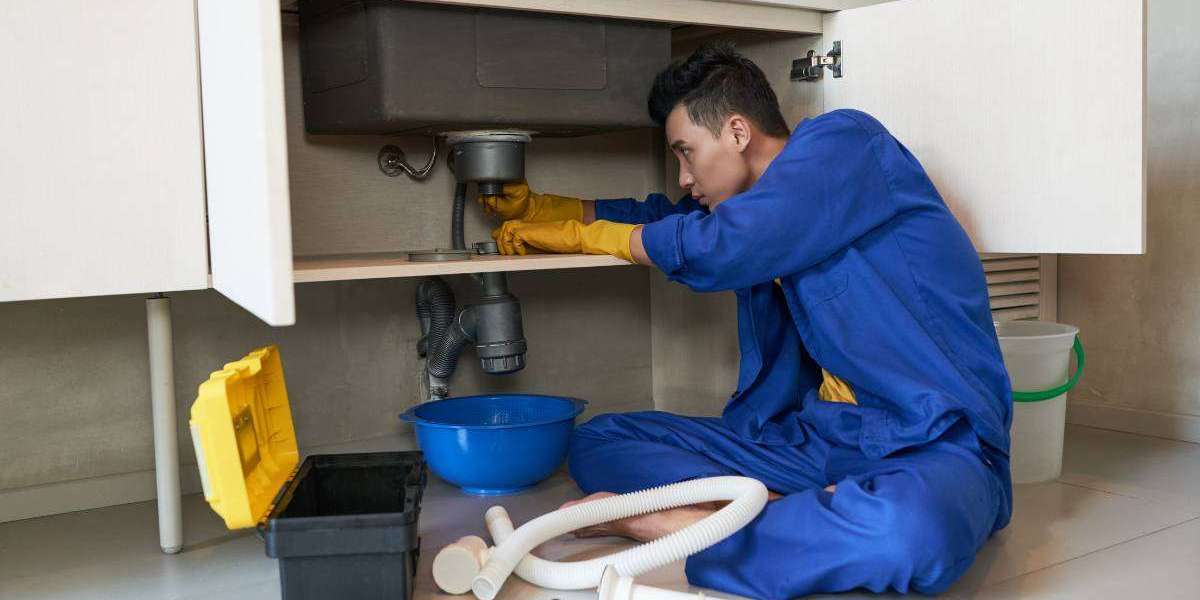 Emergency Plumber: Quick Fixes for Common Pipe Issues